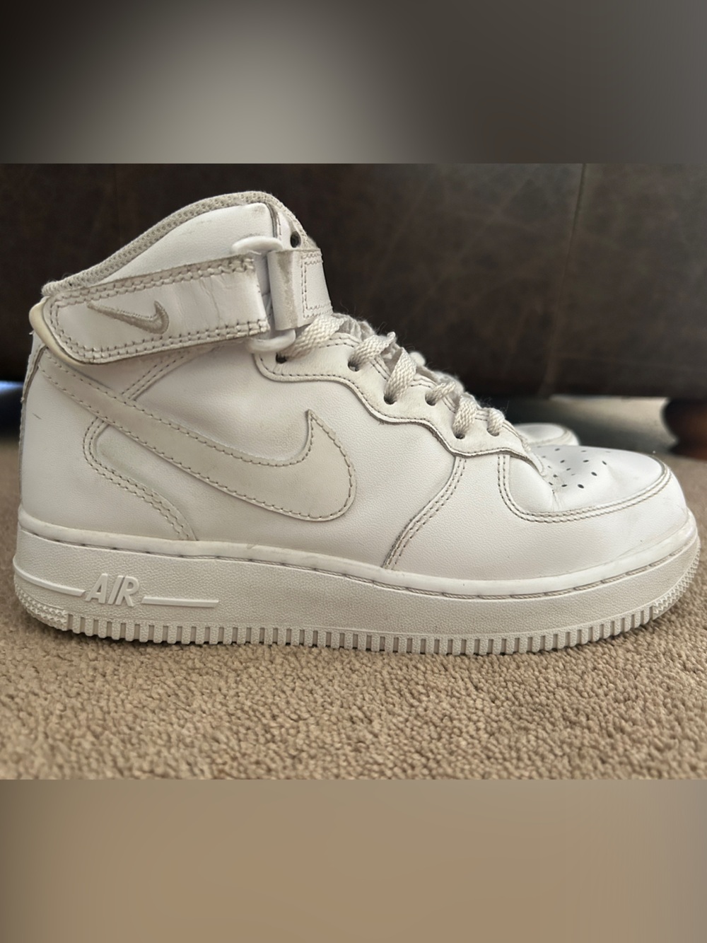Nike White Air Force 1 Mid size 7 (youth)